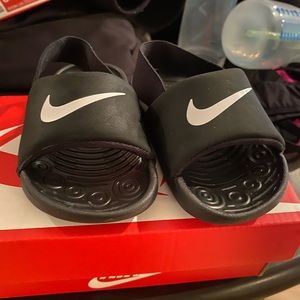 Nike Kawa Slides / Size 6C